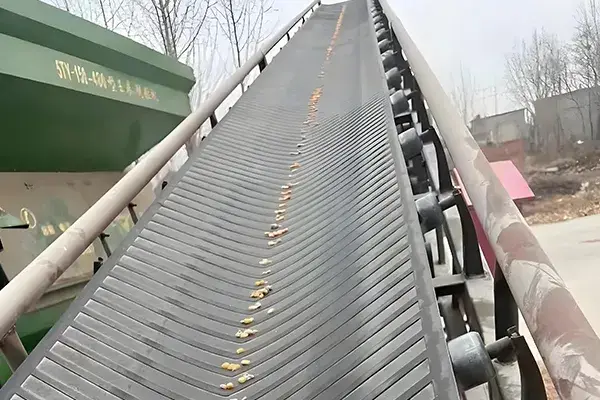 Шевронная конвейерная лента